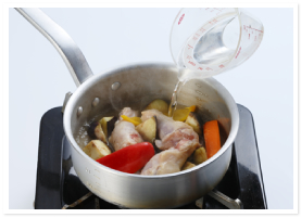 水を400～440cc入れます。